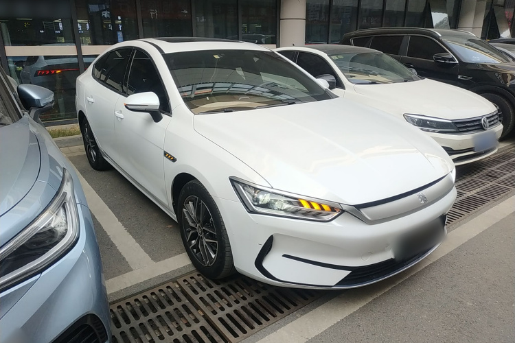 比亚迪 秦PLUS 2021款 EV 500KM 豪华型车身外观3