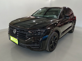 大众 途锐 2022款 3.0TSI 锐享版 曜黑运动套装