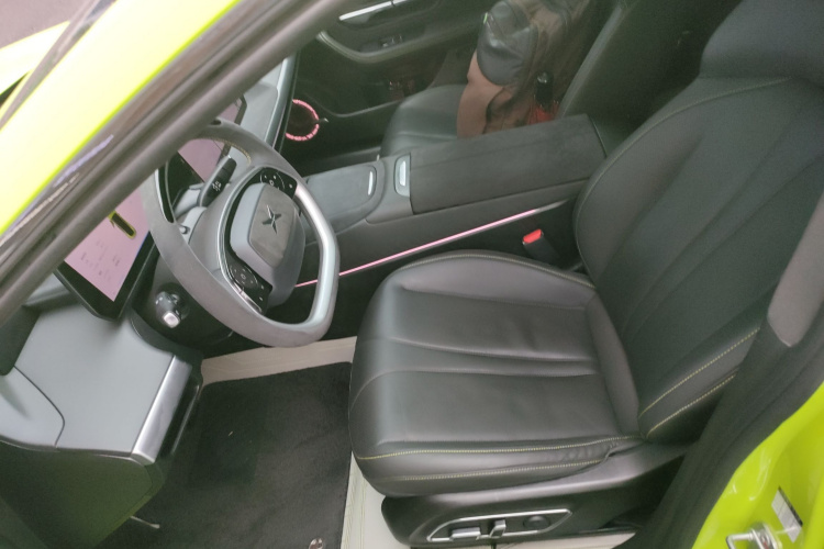 小鹏P7 2022款 670E+鹏翼版中控内饰19