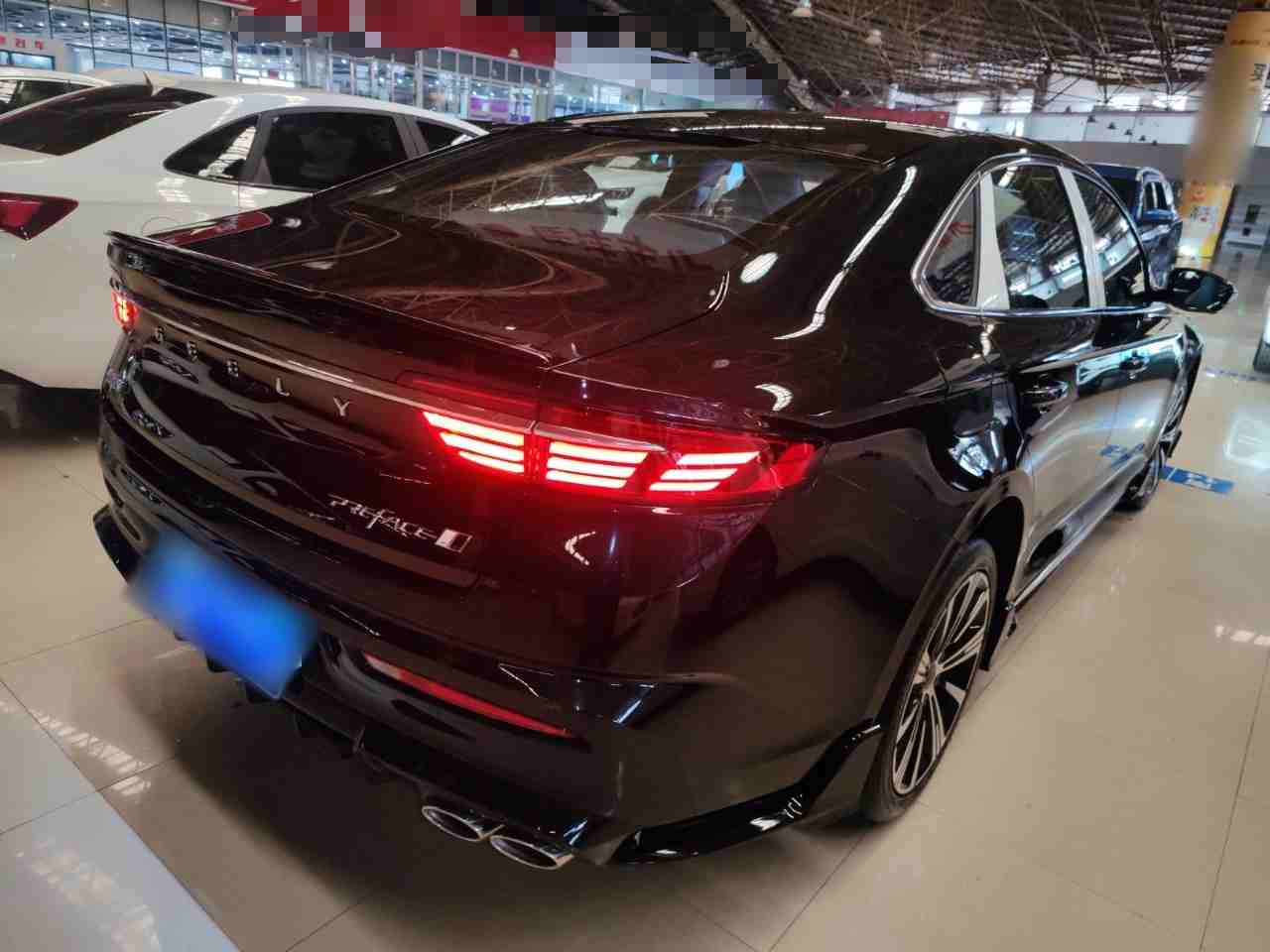 车辆右后45度外观展示
