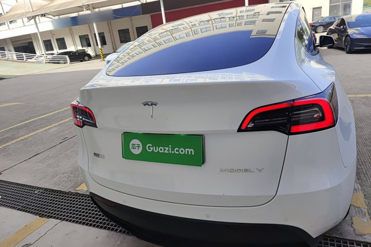 特斯拉 Model Y 2023款 后轮驱动版车身外观6