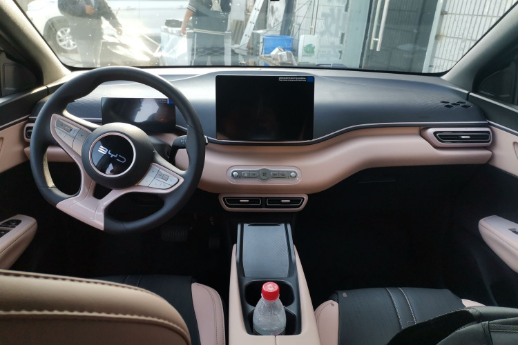 比亚迪 海鸥 2025款 智驾版 305km 活力版中控内饰12