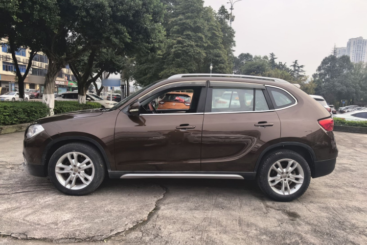 中华V5 2012款 1.5T 自动两驱运动型车身外观4