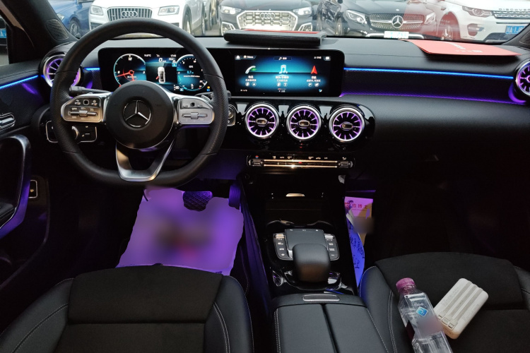 奔驰A级 2022款 改款三 A 200 L 运动轿车时尚型中控内饰7002