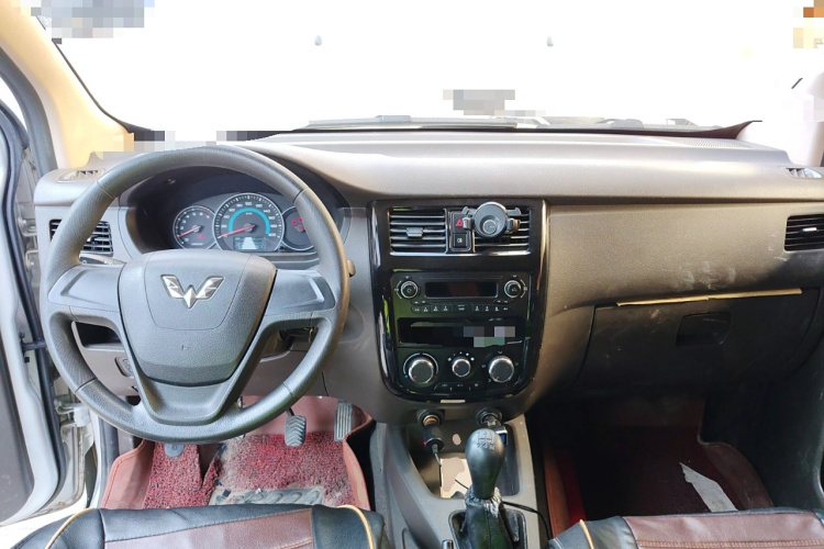 五菱汽车 五菱荣光V 2018款 1.5L标准型中控内饰12