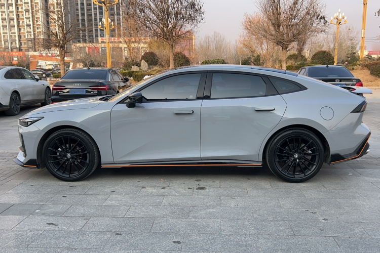 长安UNI-V 2022款 1.5T 运动版车身外观6011