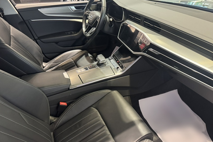 奥迪A6L 2023款 40 TFSI 豪华致雅型中控内饰7001