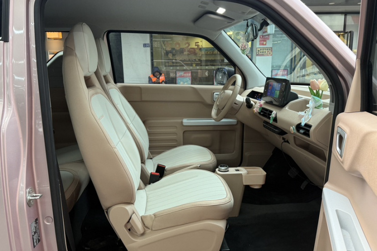 吉利银河 2023款 熊猫mini 200km 耐力熊中控内饰7003