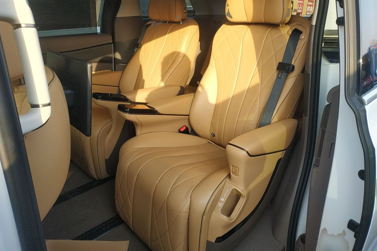 腾势D9 2022款 DM-i 970 四驱尊荣型中控内饰21