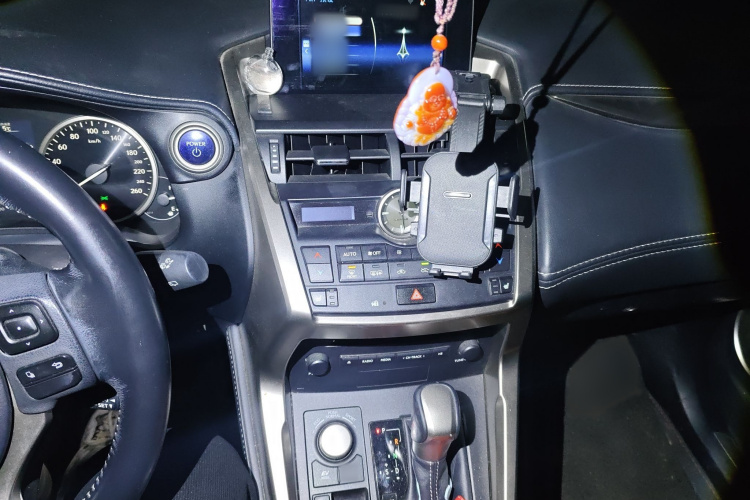 雷克萨斯NX 2015款 300h 前驱 锋尚版局部细节16