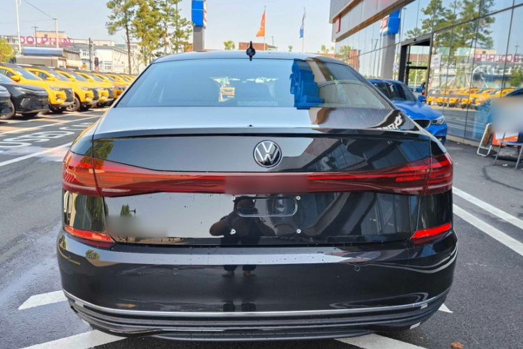 大众 帕萨特 2025款 出众款 330TSI 精英版车身外观6004