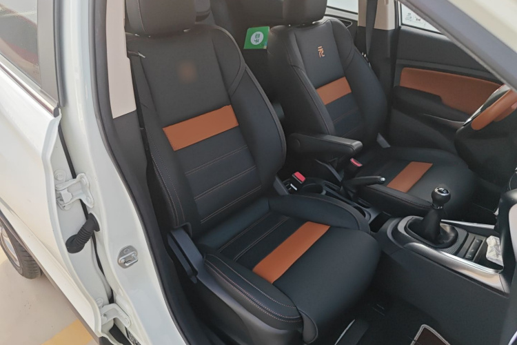 比亚迪 元 2016款 1.5L 手动豪华型局部细节41