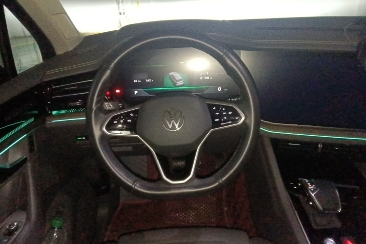 大众 途锐 2023款 3.0TSI 锐享版 曜黑运动套装中控内饰13