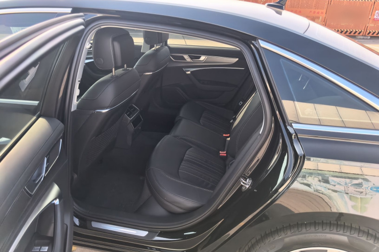 奥迪A6L 2024款 45 TFSI 臻选致雅型中控内饰7004