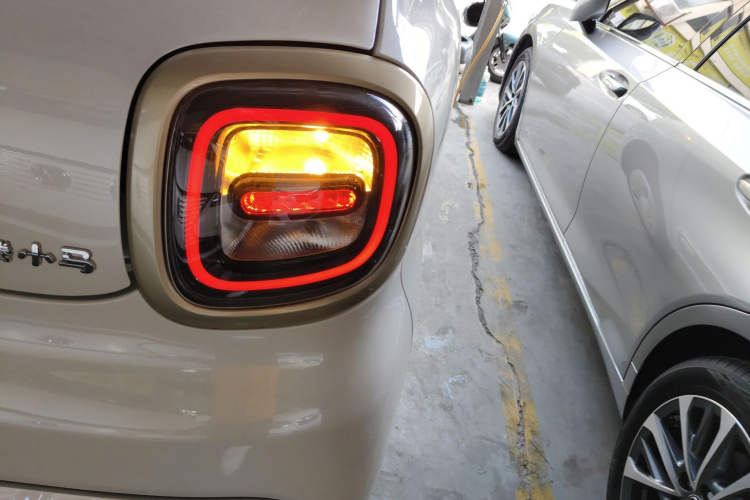 奔腾小马 2025款 222km 灵动马车身外观9