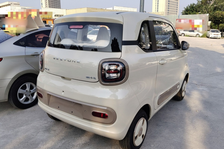 奔腾小马 2026款 222km 闪耀马车身外观6005