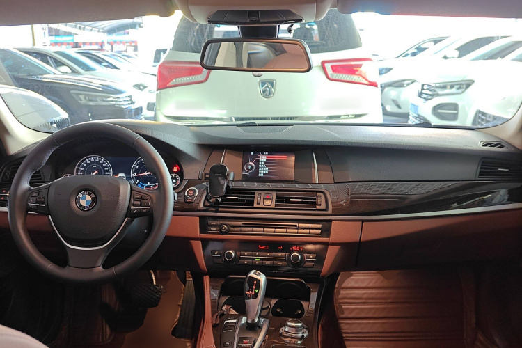 宝马5系 2017款 525Li 领先型中控内饰12