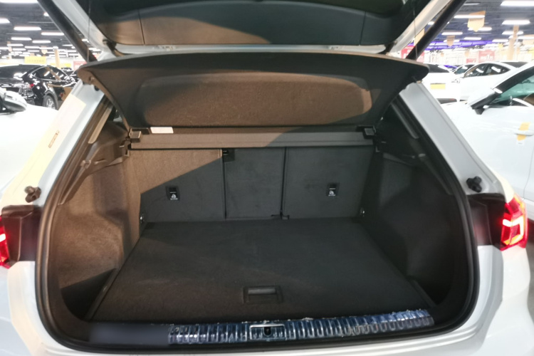 奥迪Q3 2024款 35 TFSI 时尚致雅型机舱底盘23