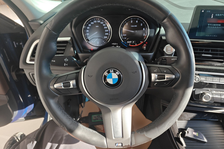 宝马1系 2021款 120i M运动曜夜版中控内饰13