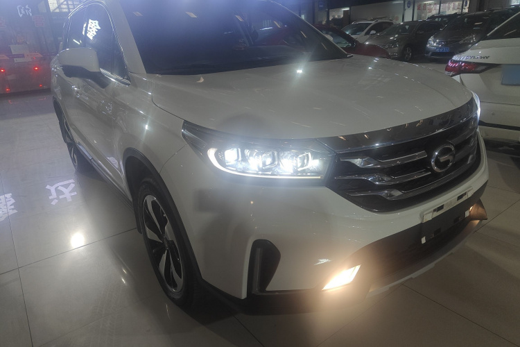 广汽传祺 传祺GS4 2018款 235T 自动两驱豪华智联百万纪念版车身外观3