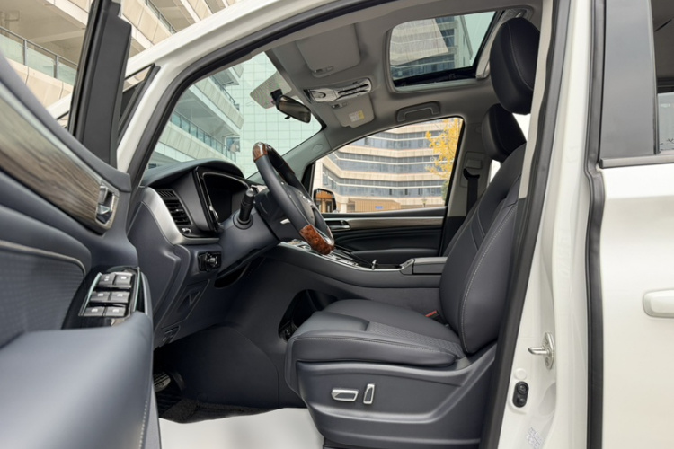 广汽传祺 传祺M8 2023款 领秀系列 390T 豪华版中控内饰7005