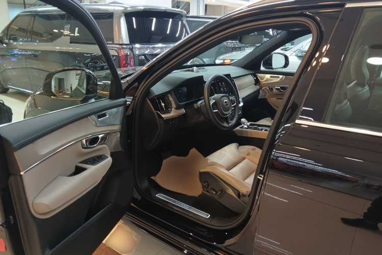 沃尔沃XC90新能源 2025款 T8 智尊豪华版 7座中控内饰20