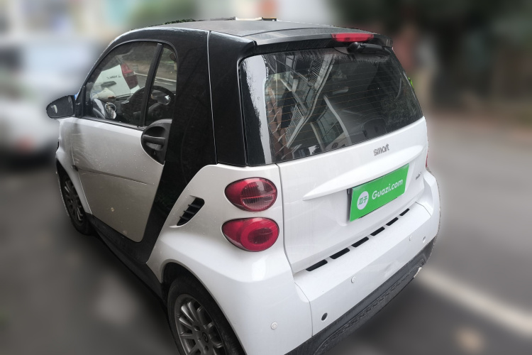 smart fortwo 2012款 1.0 MHD 硬顶标准版车身外观5