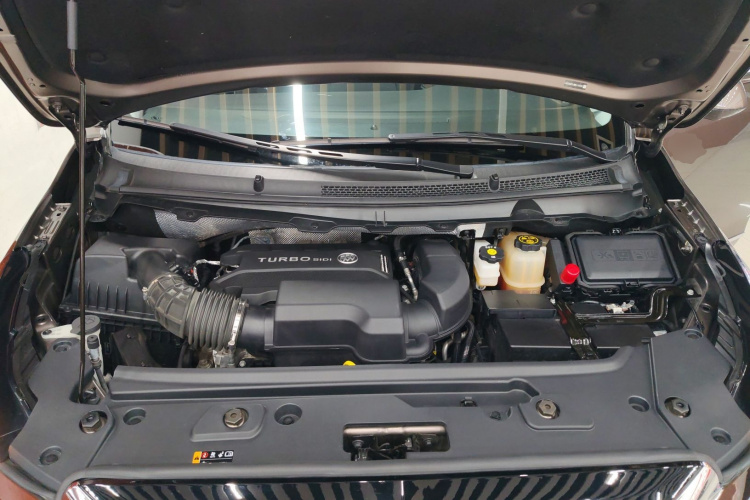 别克GL8 2022款 陆上公务舱 652T 尊贵型机舱底盘24