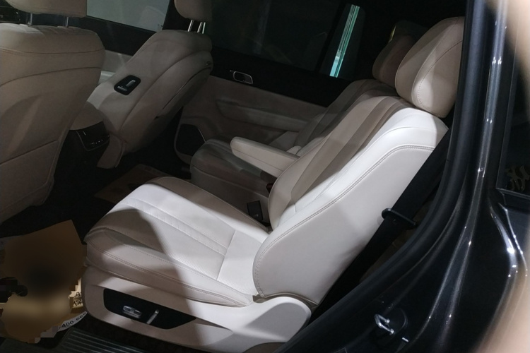 理想汽车 理想ONE 2020款 增程6座版中控内饰7004