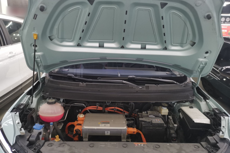 吉利几何E萤火虫 2022款 401KM 霹雳虎 4座机舱底盘24