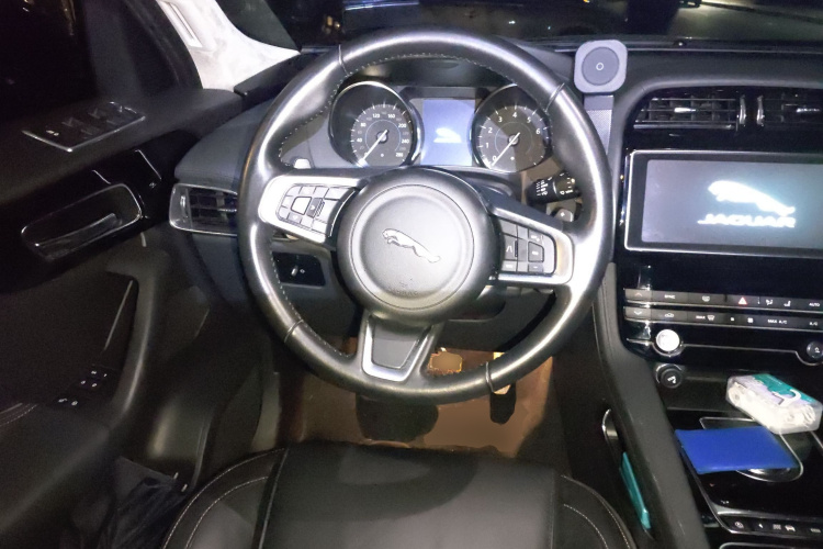 捷豹F-PACE 2020款 2.0T 都市尊享版中控内饰13