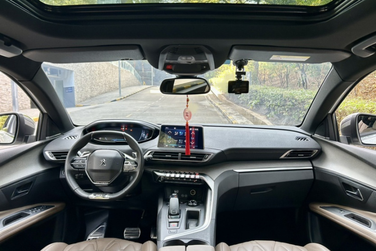 标致5008 2017款 380THP 7座豪华GT版中控内饰7005