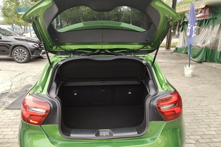 奔驰A级(进口) 2016款 A 200 时尚型局部细节23