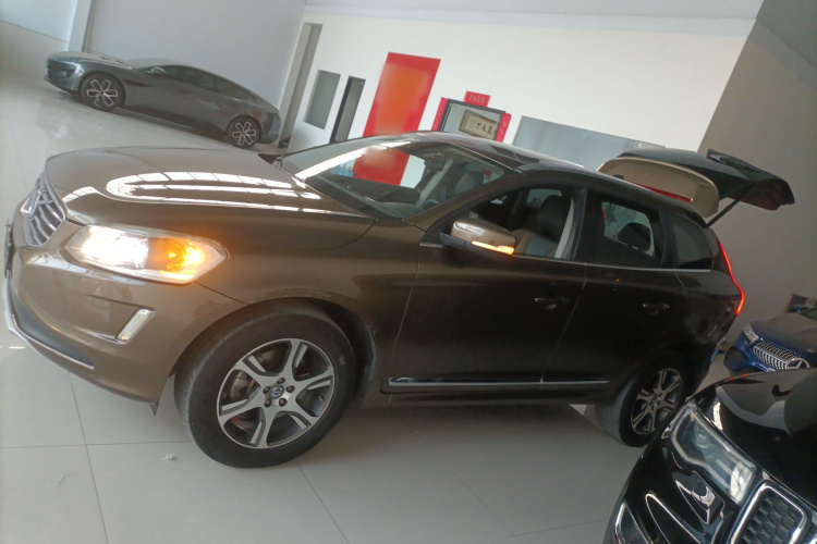 沃尔沃XC60 2015款 T5 AWD 智远版车身外观4