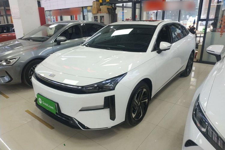 吉利银河 银河L6 2024款 125km PLUS 龙腾版车身外观1