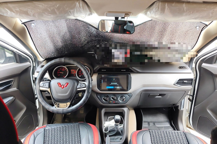 五菱汽车 五菱宏光 2021款 1.5L改款 S标准型 电动助力LAR中控内饰7002