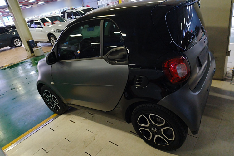 smart fortwo 2019款 0.9T 66千瓦硬顶风擎版 国VI车身外观6003