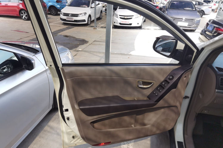 双龙 柯兰多 2011款 2.0T 柴油两驱自动豪华导航版中控内饰7007