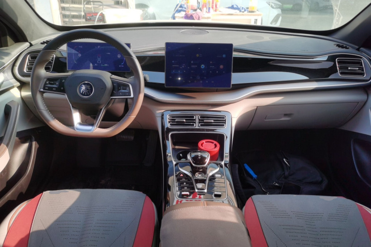 比亚迪 秦PLUS 2024款 荣耀版 DM-i 55KM超越型中控内饰12