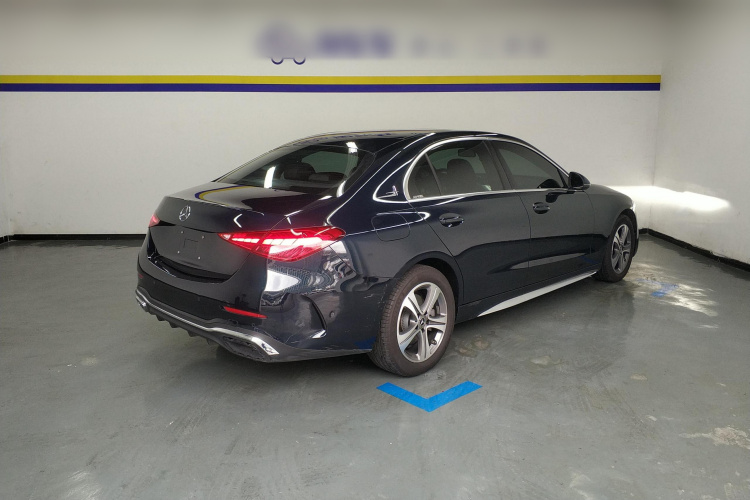 奔驰C级 2022款 改款 C 200 L 运动版车身外观7