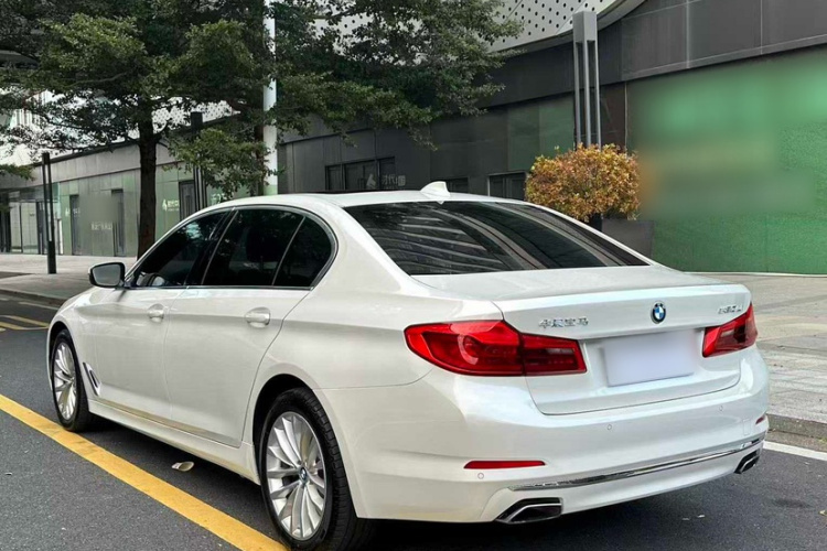 宝马5系 2020款 530Li 领先型 豪华套装车身外观6007
