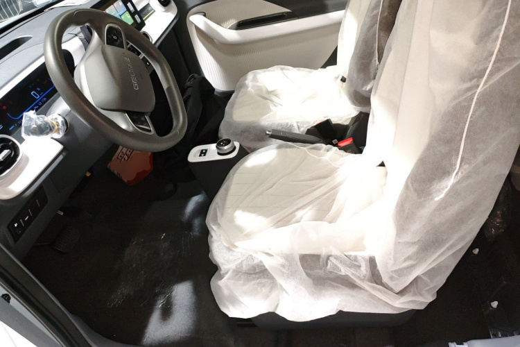 吉利银河 2025款 210km 熊猫卡丁中控内饰19