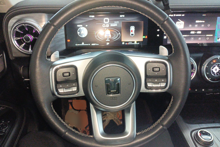 坦克300 2023款 越野版 2.0T 征服者中控内饰13