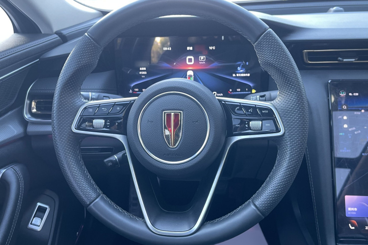 红旗H5 2023款 2.0T 自动智联旗畅版中控内饰7002