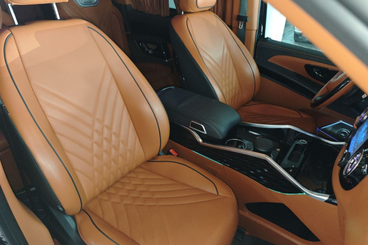 奔驰 威霆 2023款 2.0T 精英版 7座局部细节41