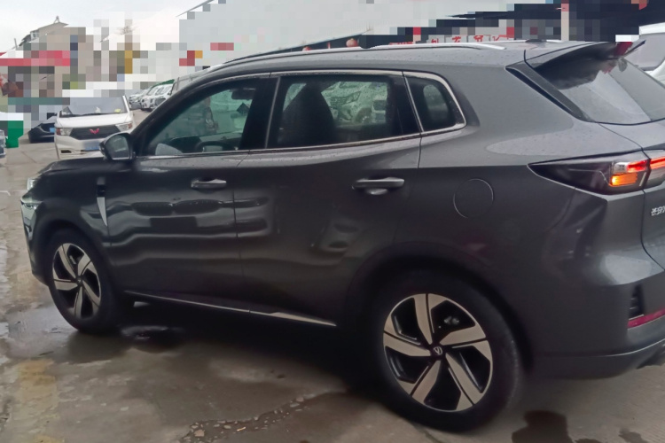 长安CS55PLUS 2024款 第三代 1.5T DCT卓越型车身外观4