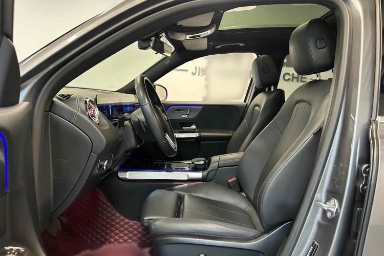 奔驰GLB 2021款 GLB 200 时尚型中控内饰7002