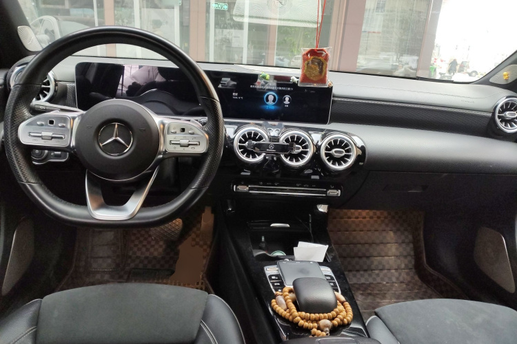 奔驰A级 2020款 A 200 L 运动轿车中控内饰12