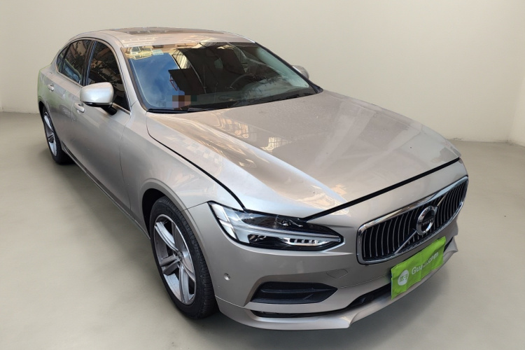 沃尔沃S90 2018款 T4 智远版车身外观3