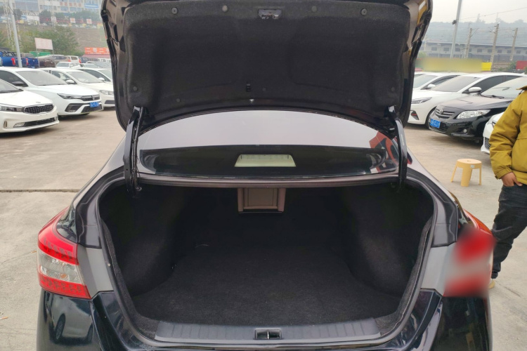 日产 轩逸 2012款 1.6XL CVT豪华版机舱底盘23